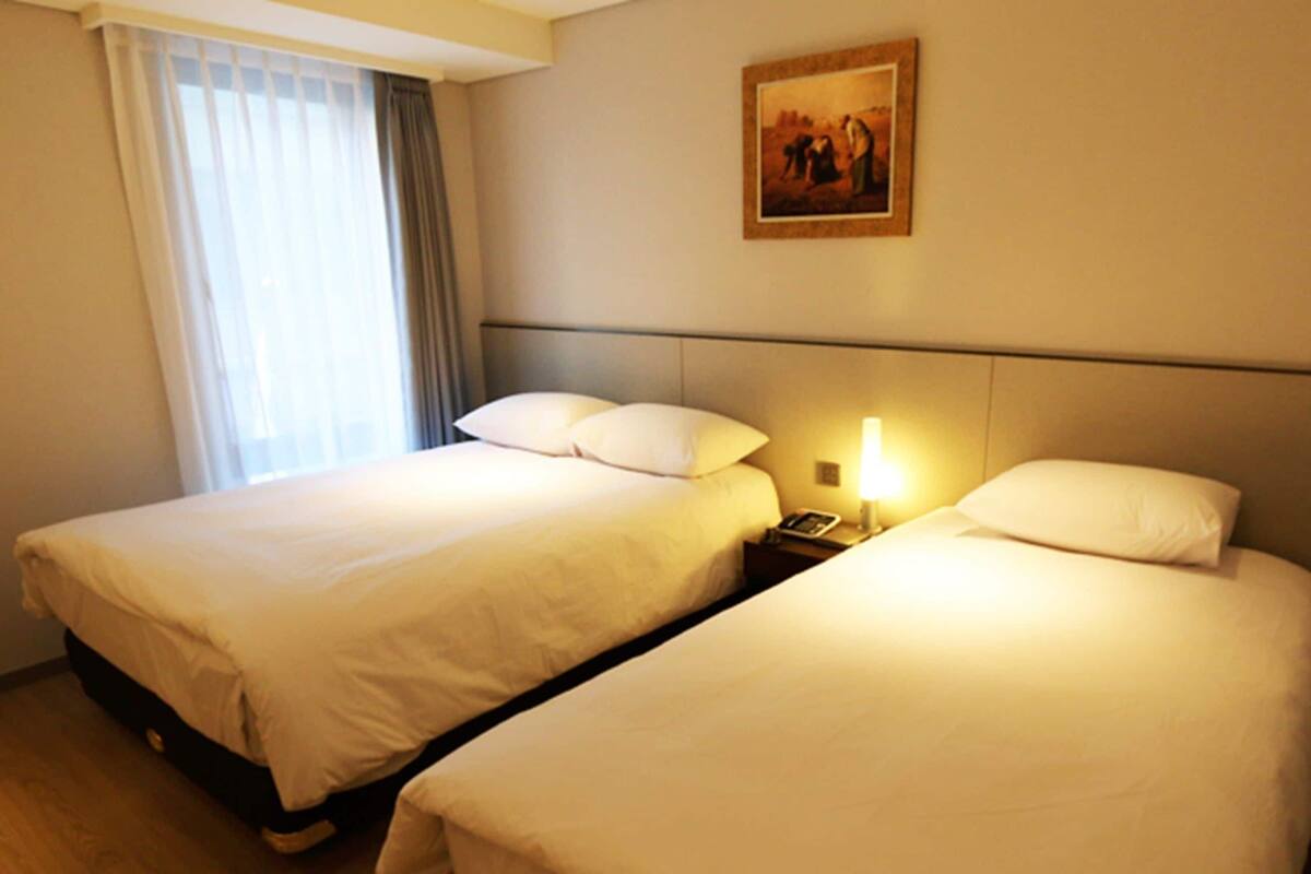 In-room safe, desk, soundproofing, iron/ironing board