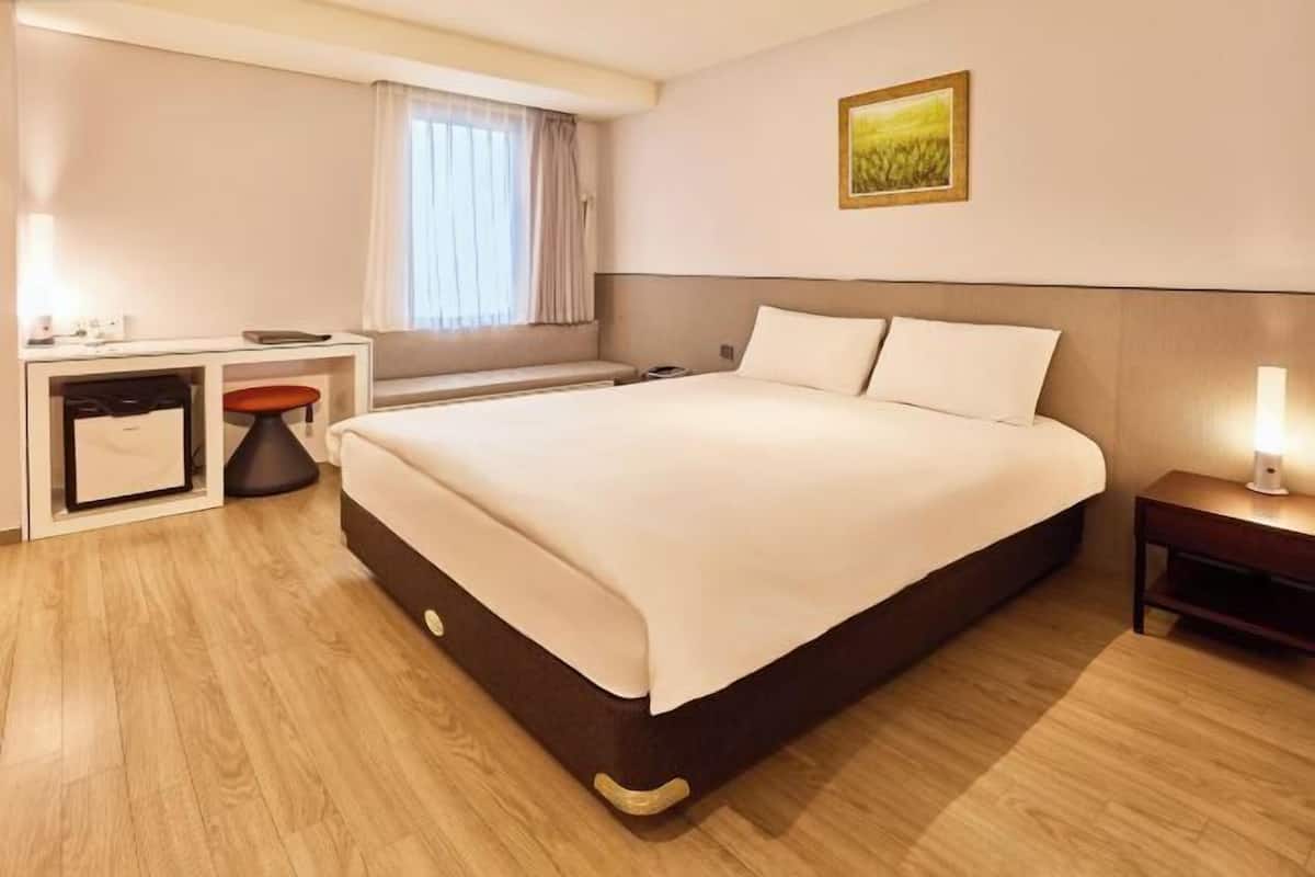 In-room safe, desk, soundproofing, iron/ironing board