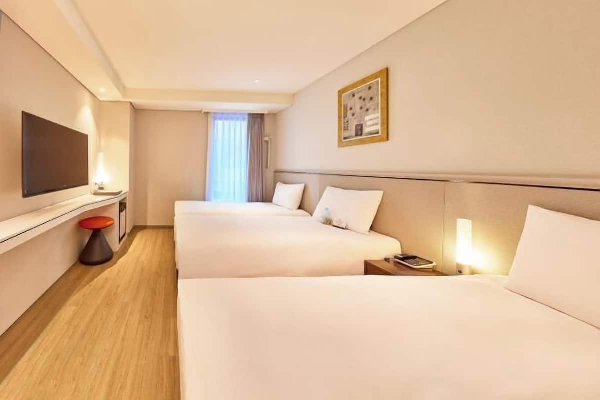 In-room safe, desk, soundproofing, iron/ironing board