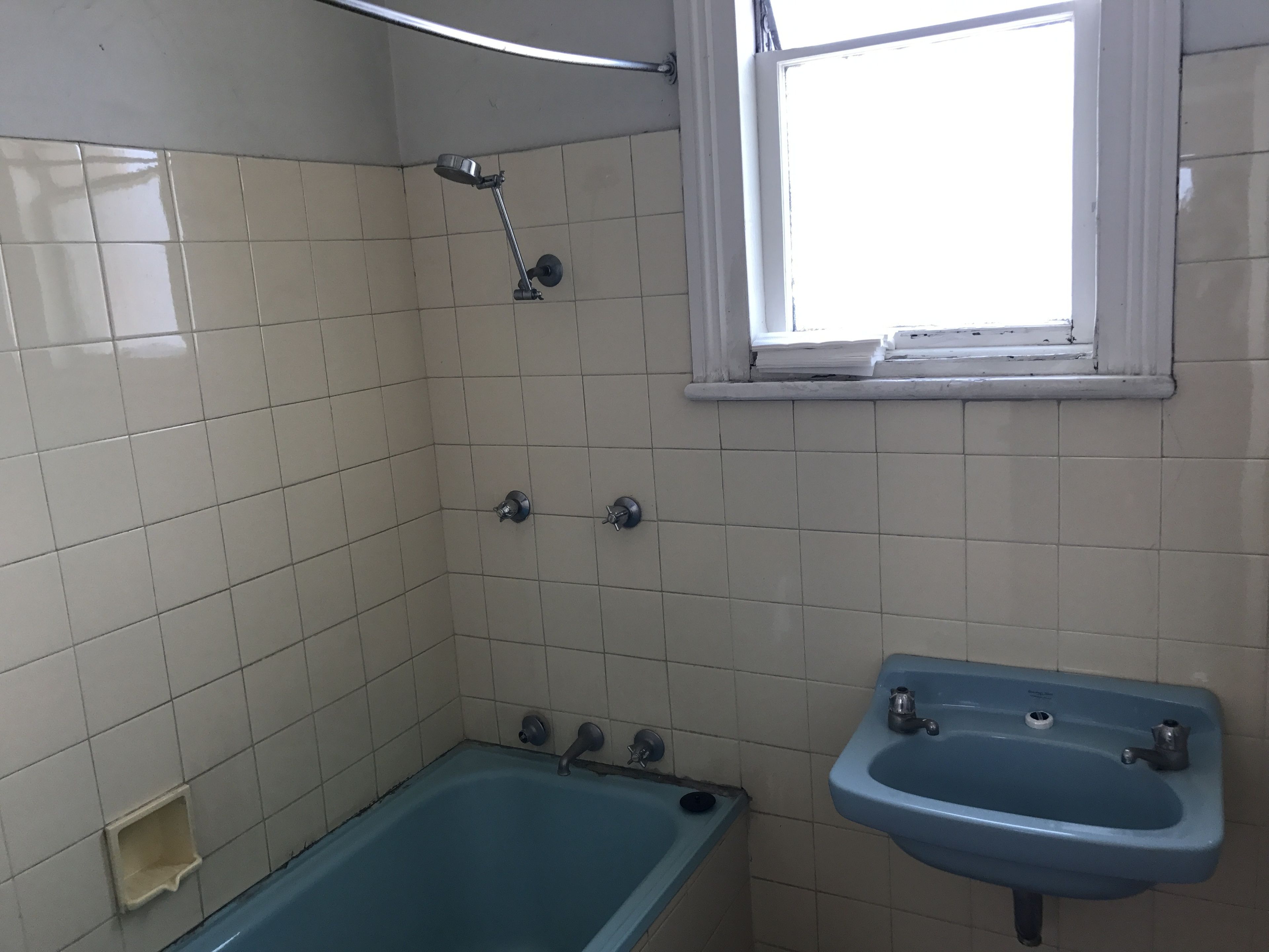 Een douche, handdoeken