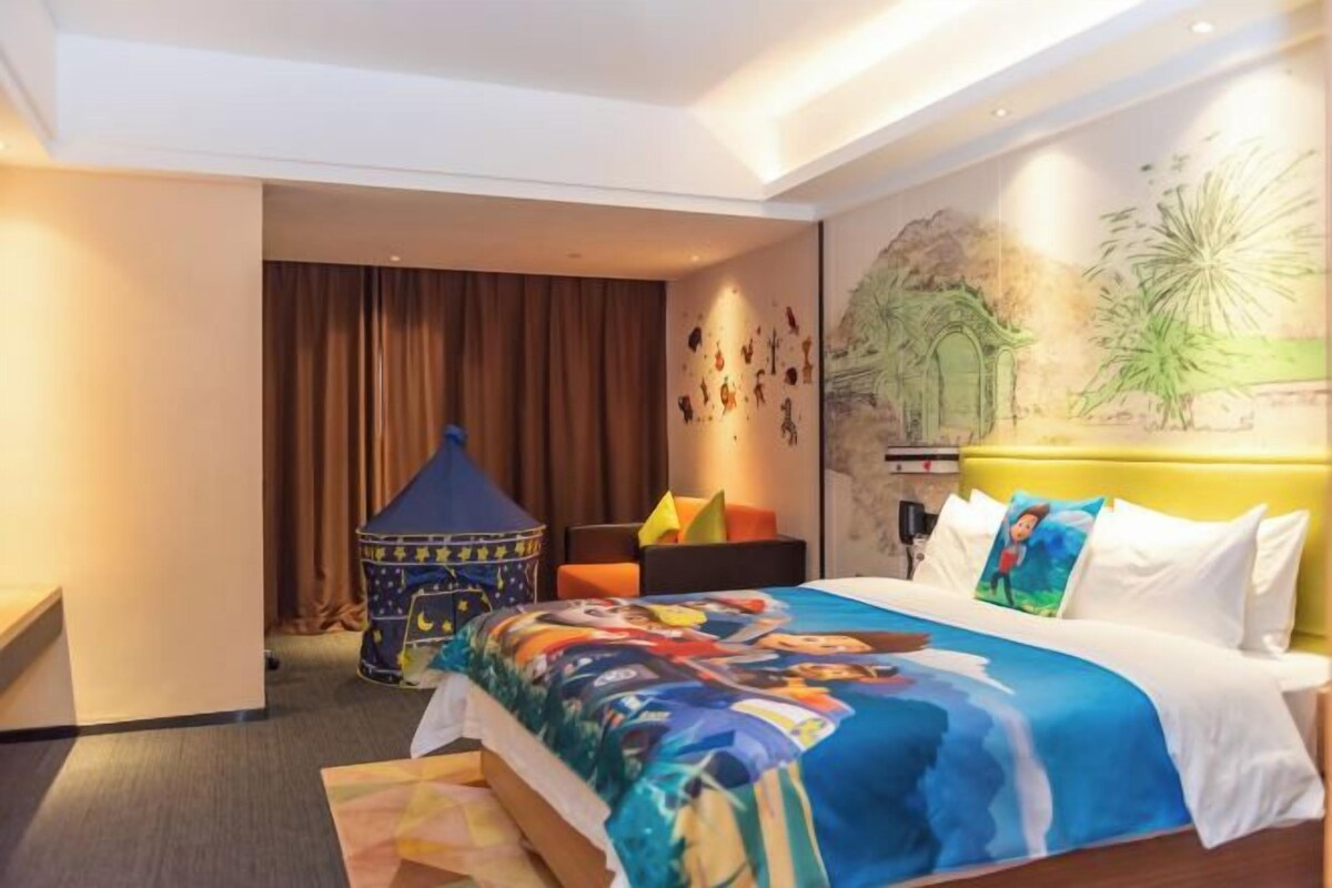 Minibar, in-room safe, desk, blackout curtains