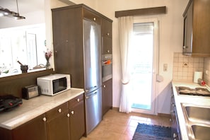 Villa Familiale, 4 chambres, vue montagne, côté montagne | Cuisine privée