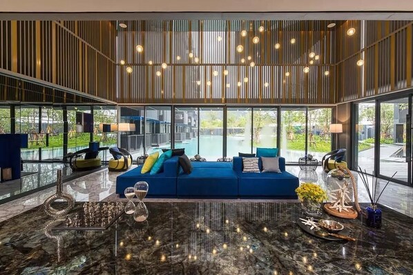 Lobby sitting area - The Deck Condo Patong by VIP (Patong)