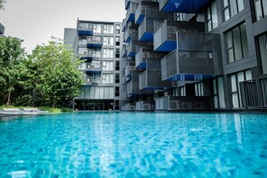 2 albercas al aire libre