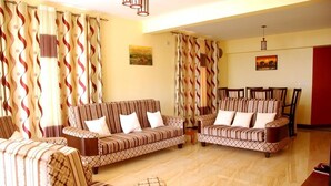 Desk, WiFi (free) - Kigali Village Suites (Kigali)