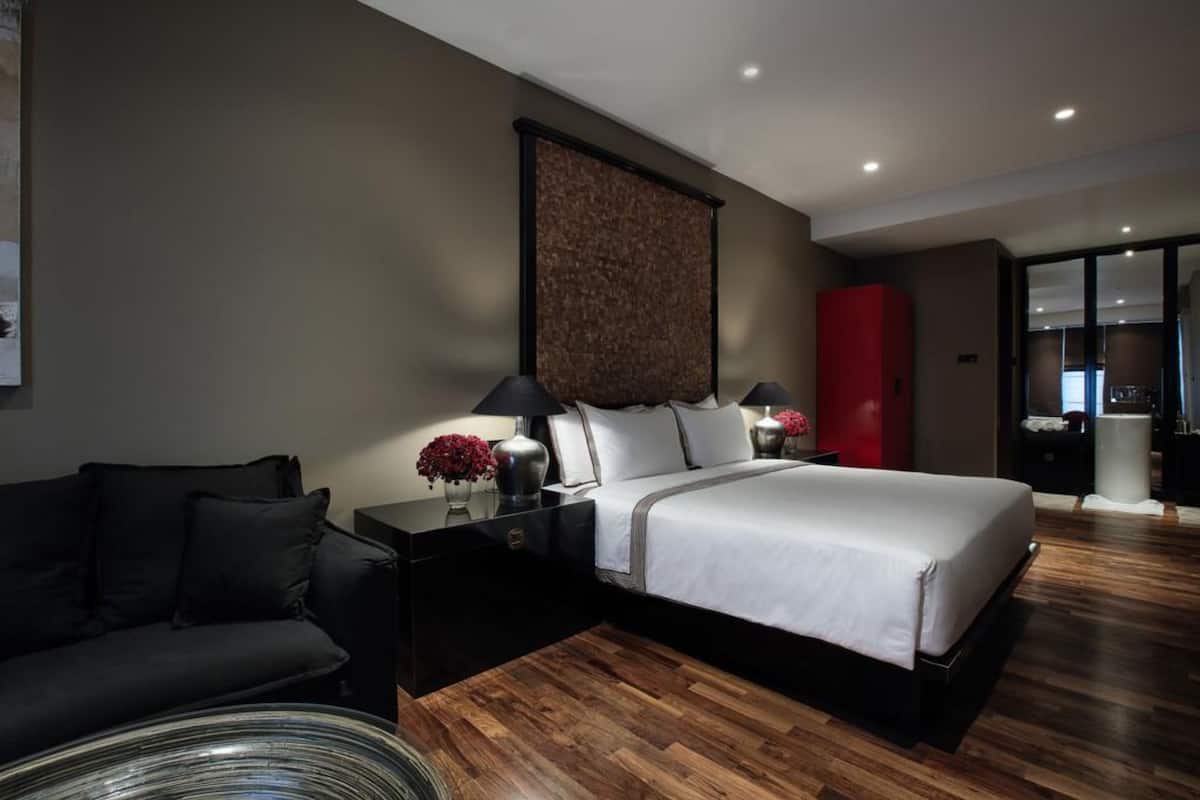 Deluxe Room (Room 4) | Egyptian cotton sheets, in-room safe, iron/ironing board, free WiFi
