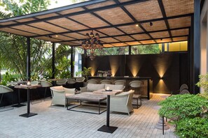 Khu ẩm thực ngoài trời