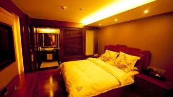 Deluxe Room | Desk, blackout drapes