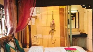 Individually decorated, desk, free WiFi