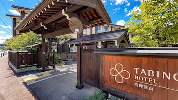 المنشأة من الخارج