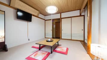 Japanese Style Room with Shared Bathroom (102) | In-room safe, free WiFi