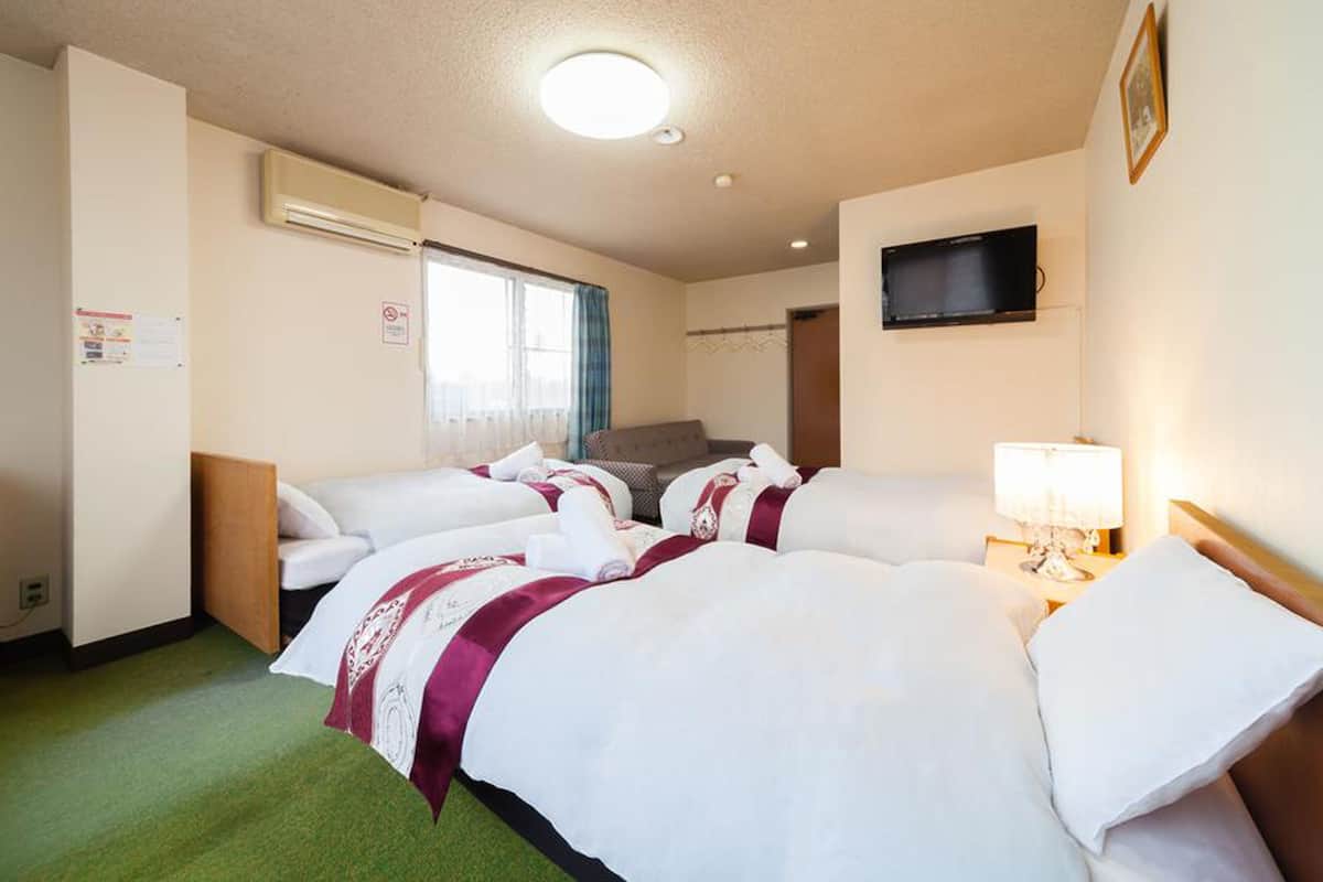 In-room safe, WiFi (free)