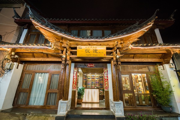 Depan hartanah - siang/malam