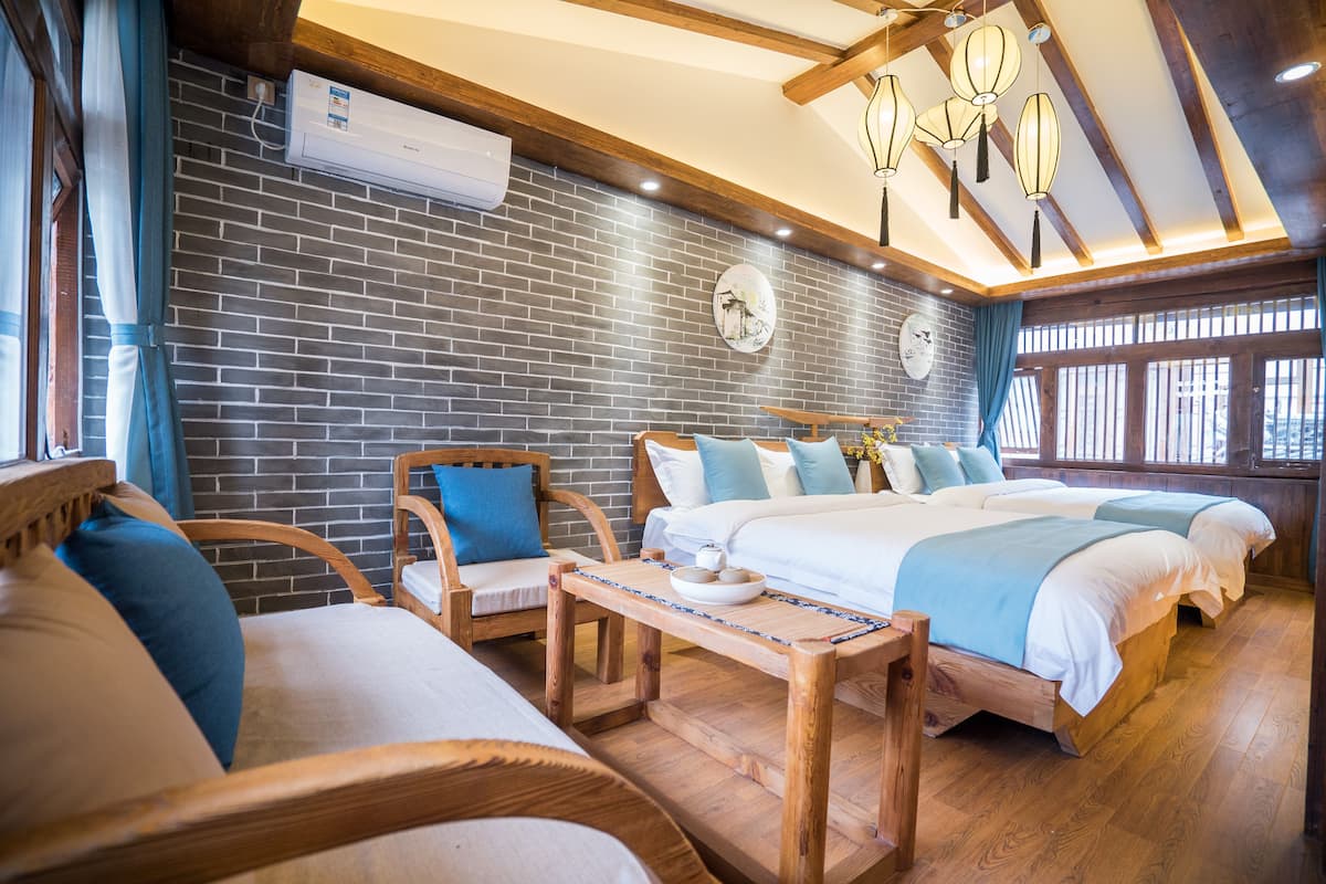 deluxe twin room | in-room safe, soundproofing, free wifi, bed sheets