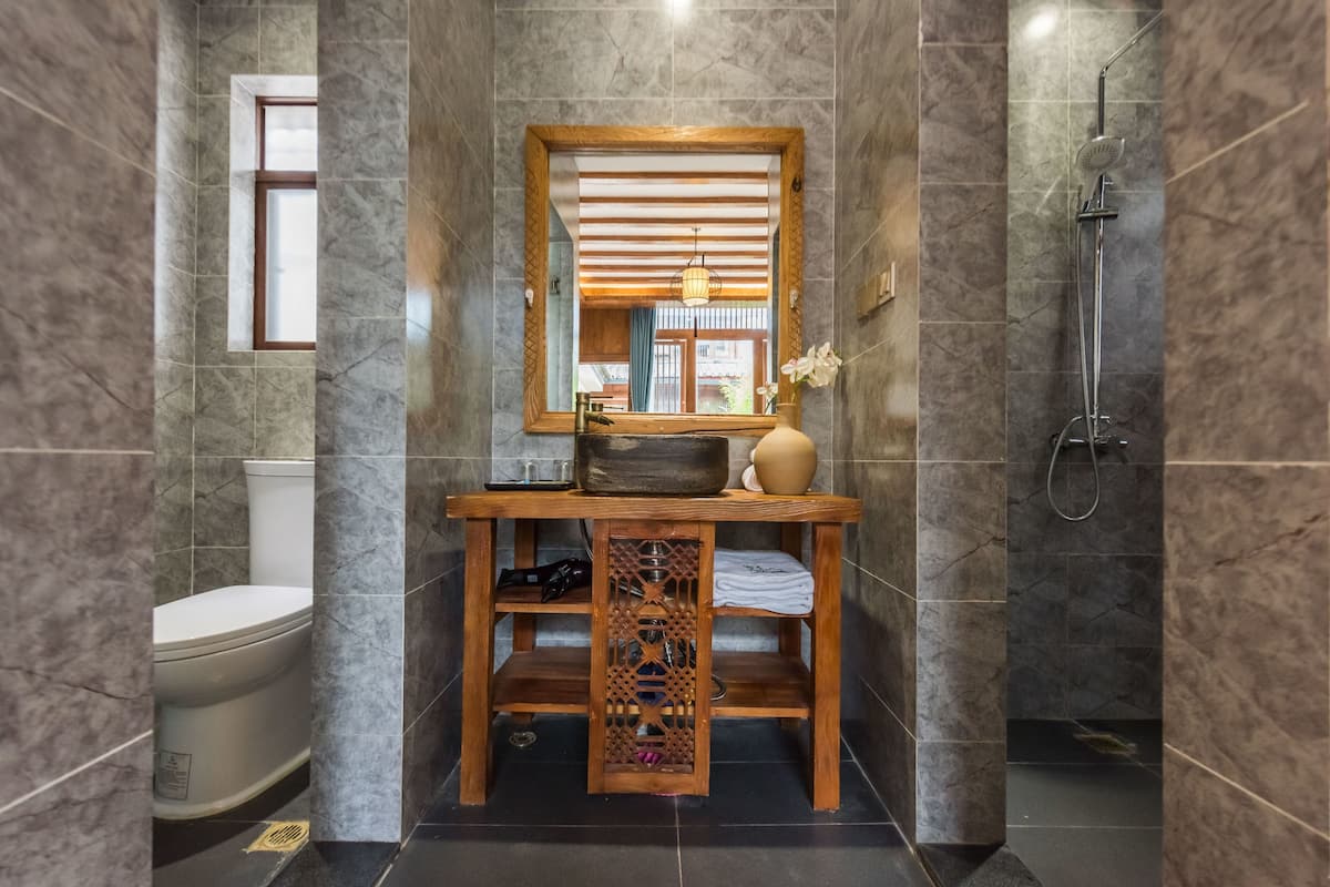 shower, free toiletries, hair dryer, slippers