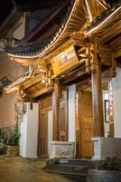 Depan hartanah - siang/malam