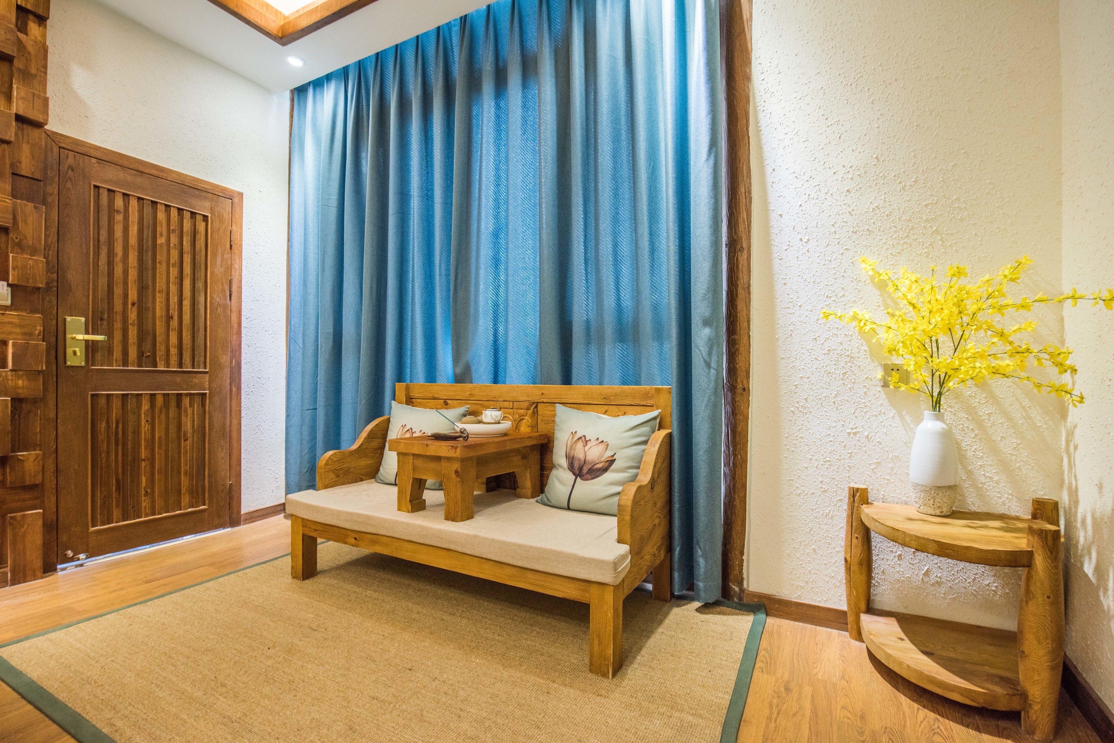 city double room | living area | flat-screen tv