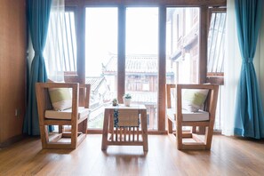 Quarto casal urbano | Área de estar | TV de tela plana