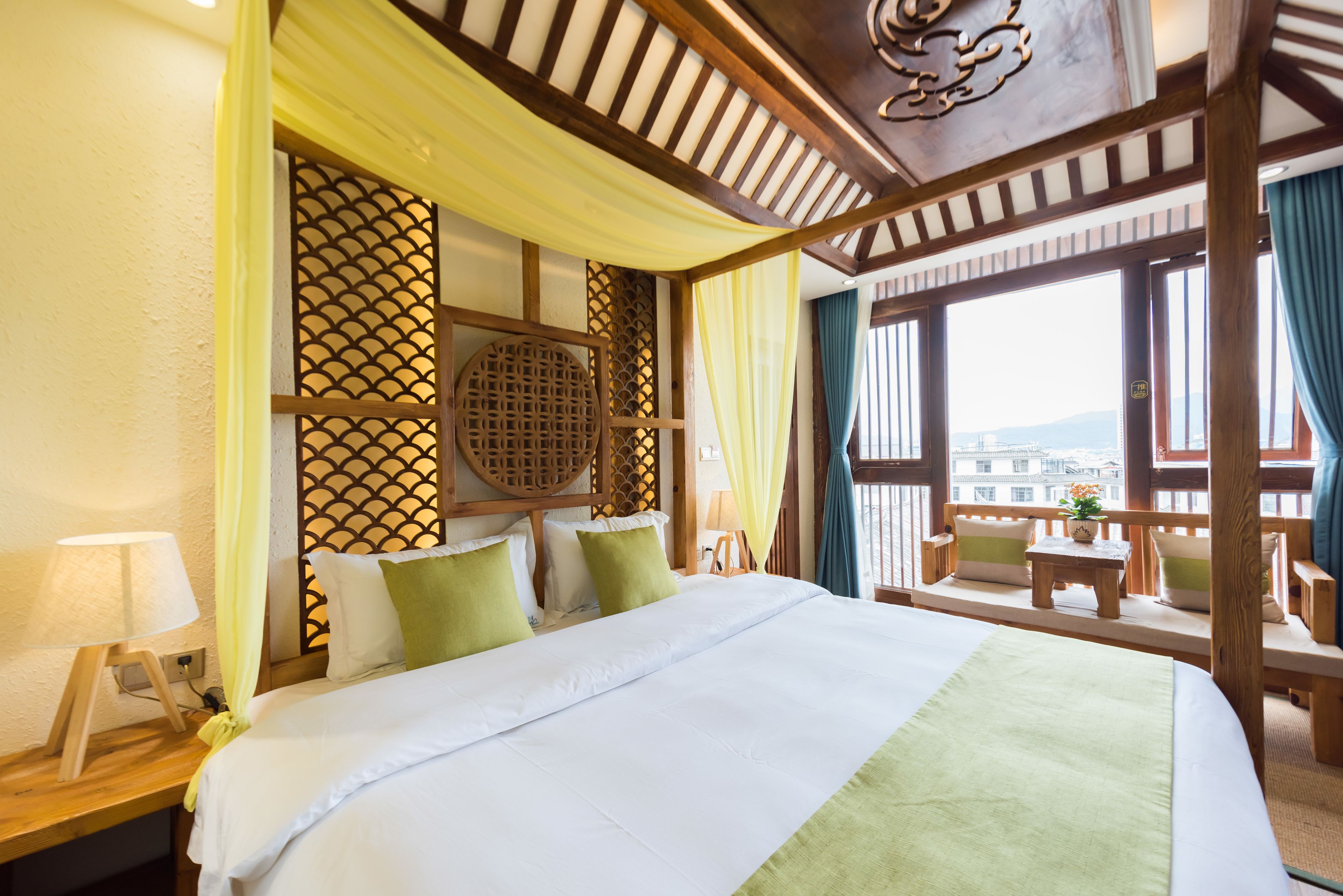 豪华观景大床房  | 客房内保险箱、隔音、免费 WiFi、床单