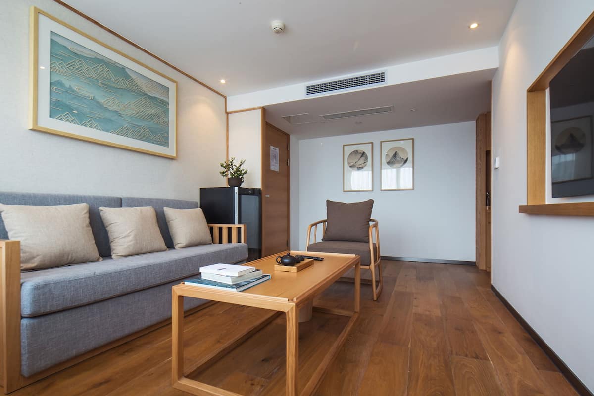 Deluxe Suite Room | Premium bedding, down duvets, desk, blackout curtains