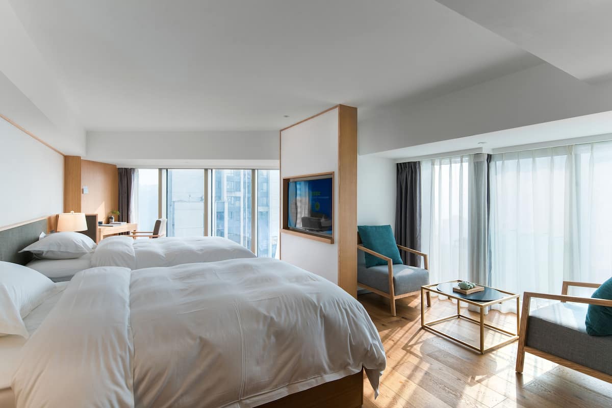 Whole-View Twin Beds Room | Premium bedding, down duvets, desk, blackout curtains