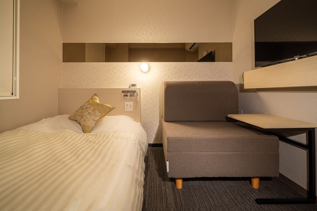 Single Bed Sofa Room Breakfast Included