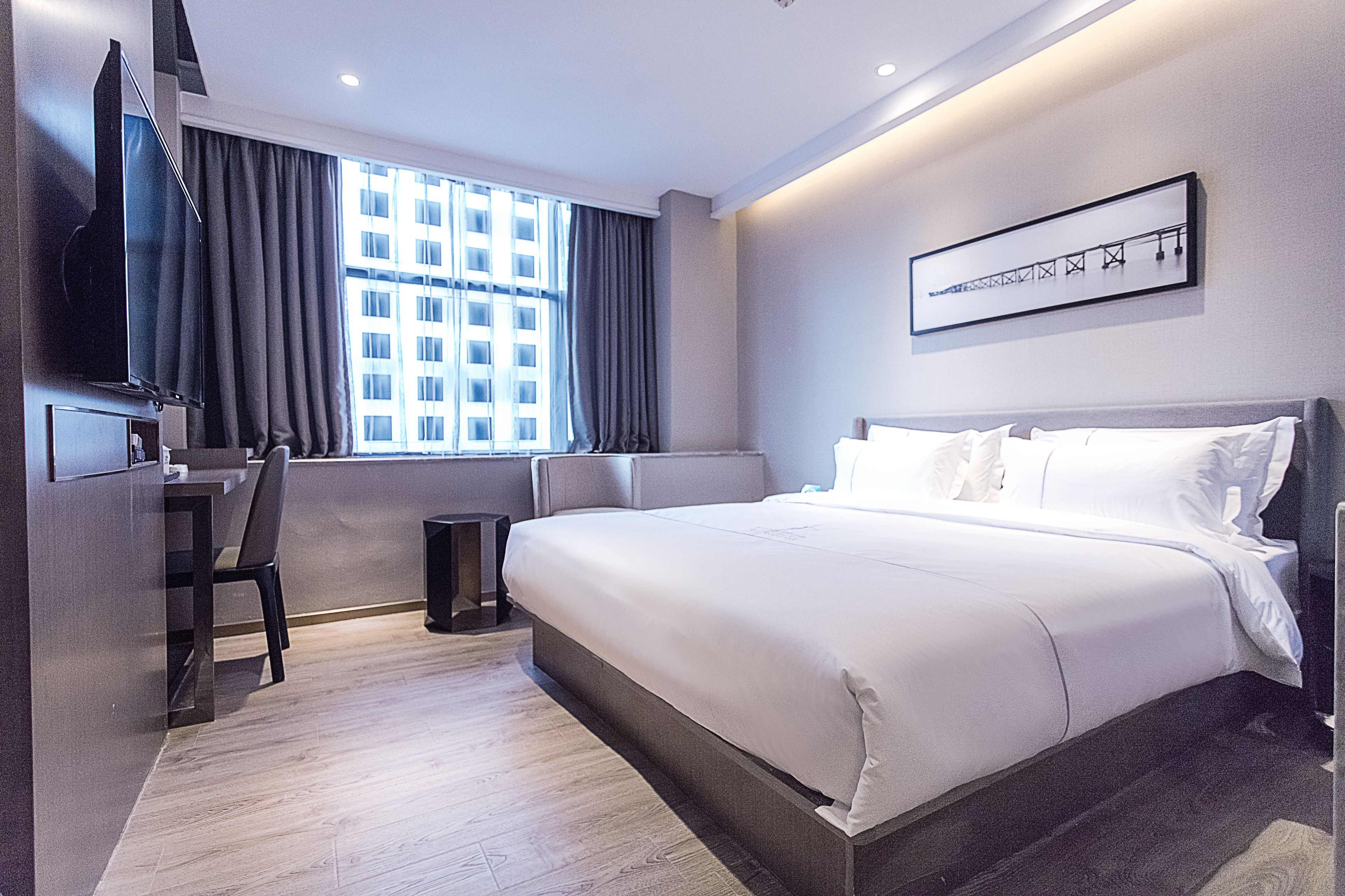 Business Double Room | 1 bedroom, hypo-allergenic bedding, down duvets, desk