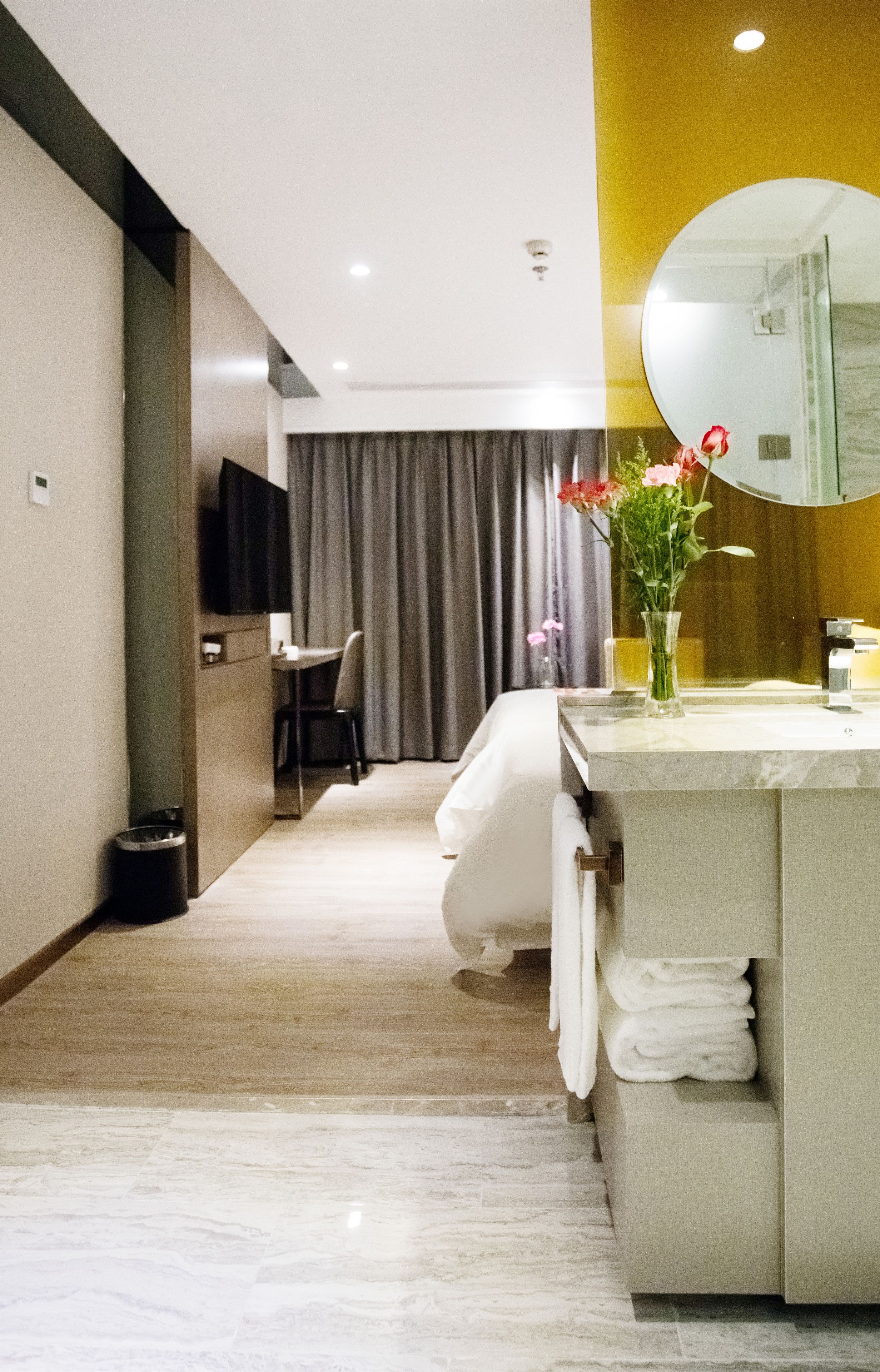 Business Twin Room | 1 bedroom, hypo-allergenic bedding, down duvets, desk