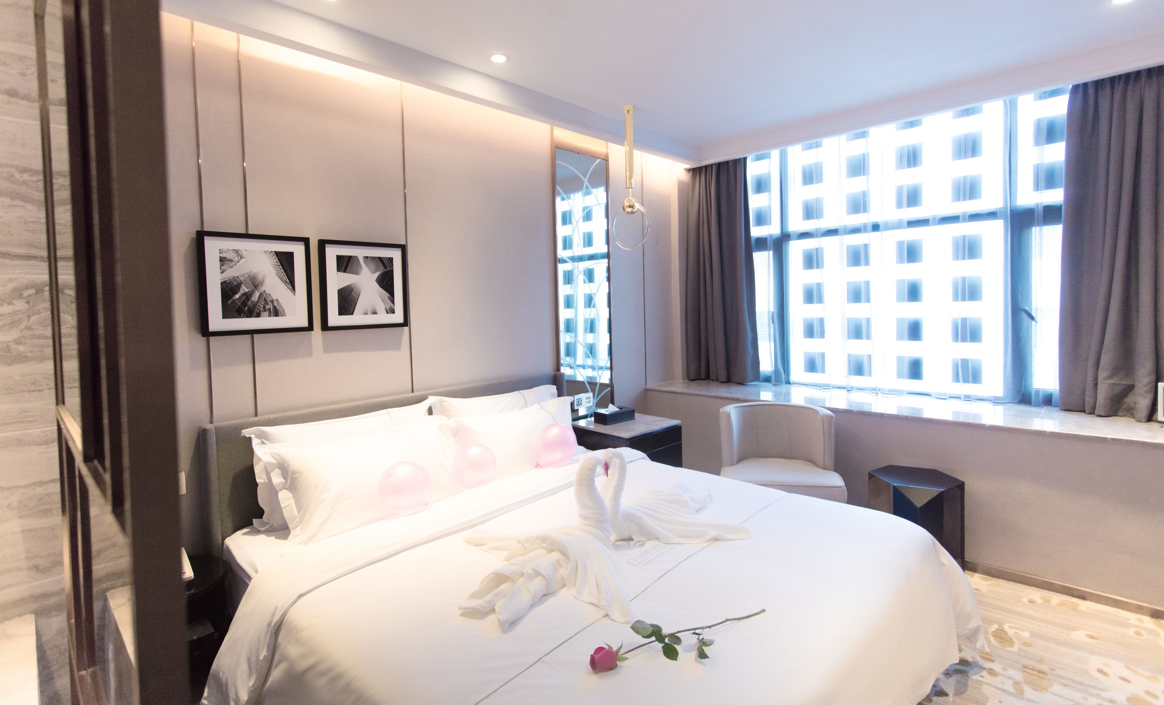 Insail Double Room | 1 bedroom, hypo-allergenic bedding, down duvets, desk