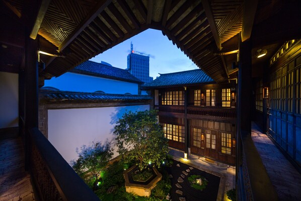 Courtyard - Silver Chest Boutique Hotel (Kunming)