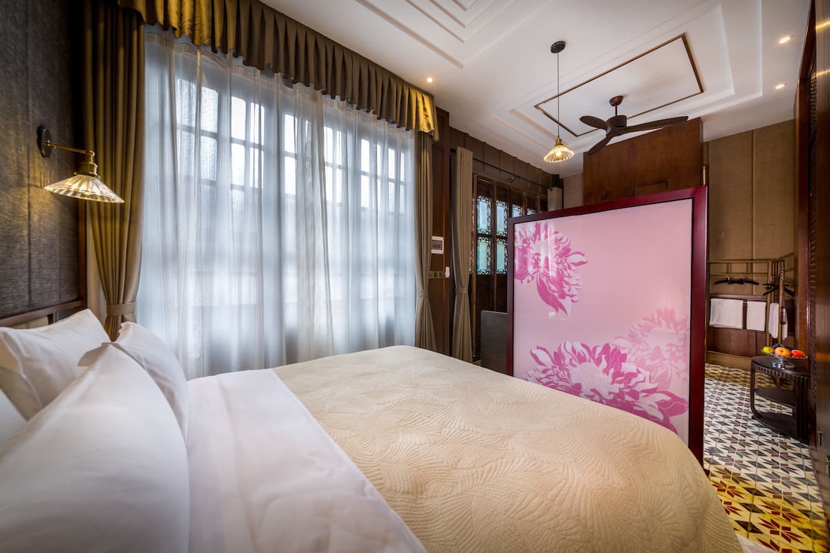 Superior Room | Premium bedding, in-room safe, blackout drapes, soundproofing