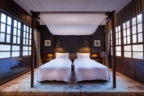 Ropa de cama de alta calidad, caja fuerte, cortinas opacas