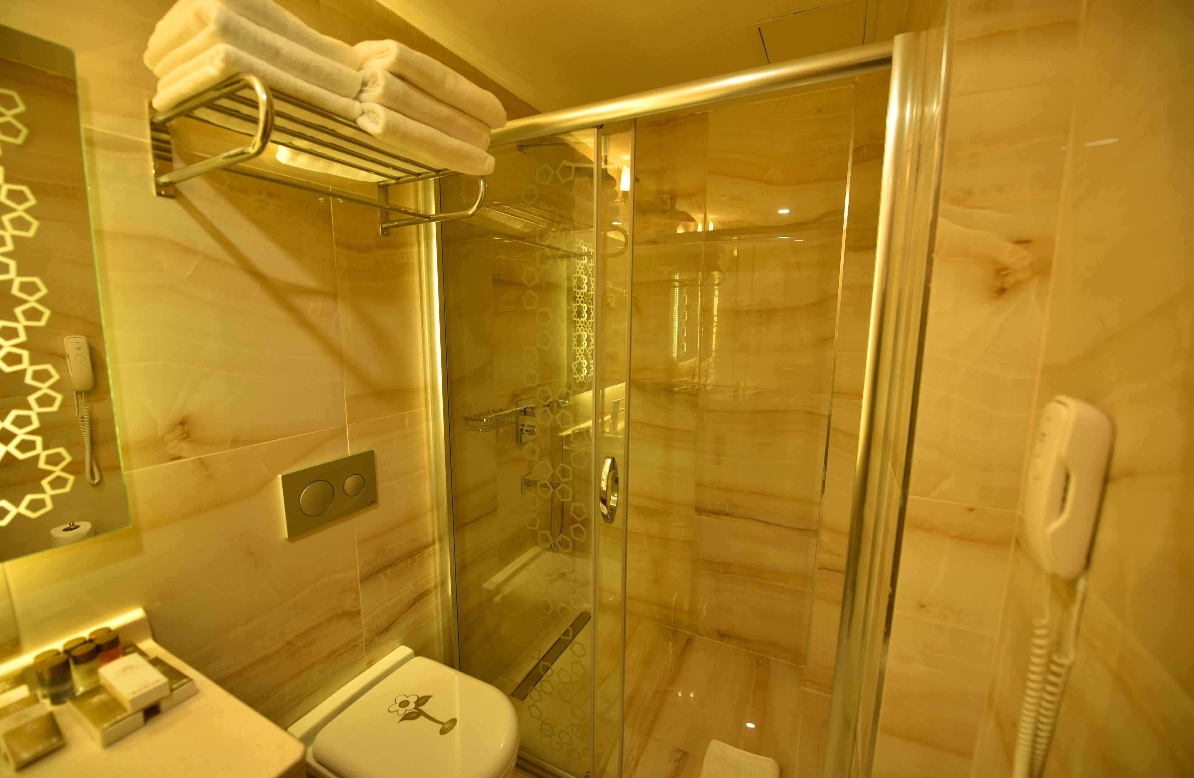 deluxe oda | premium bedding, free minibar items, in-room safe, desk