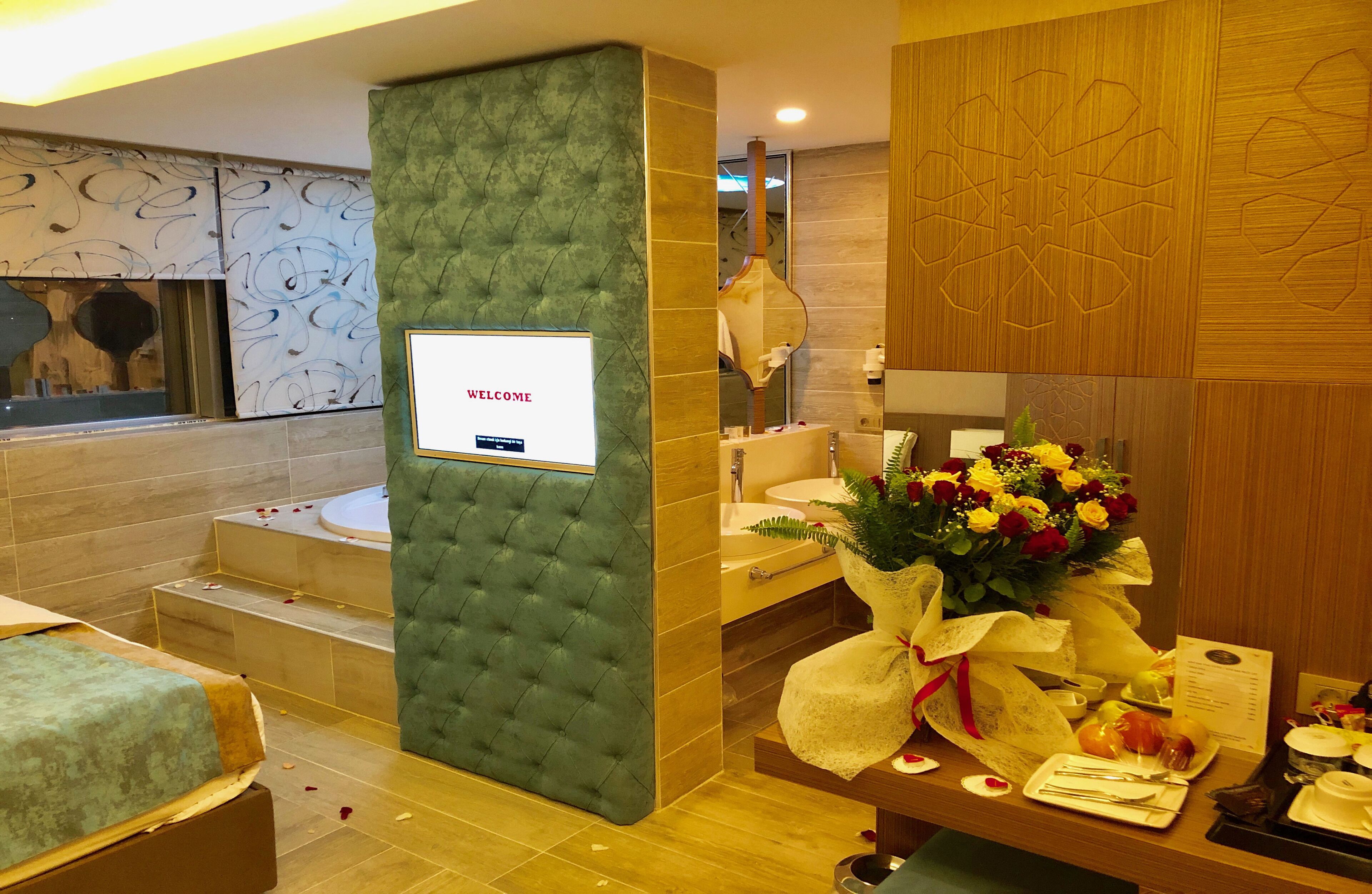 junior suit | premium bedding, free minibar items, in-room safe, desk