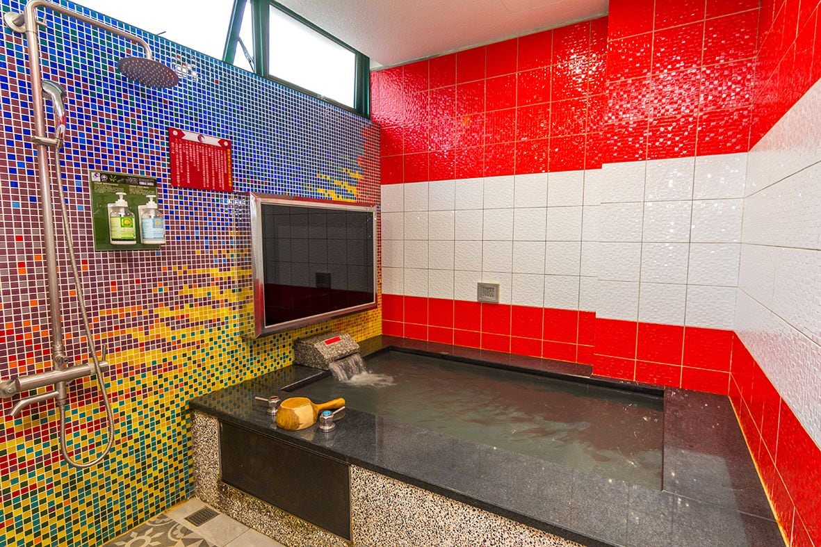 comfort quadruple room, 2 double beds | bathroom | separate bathtub and shower, free toiletries, hair dryer, slippers