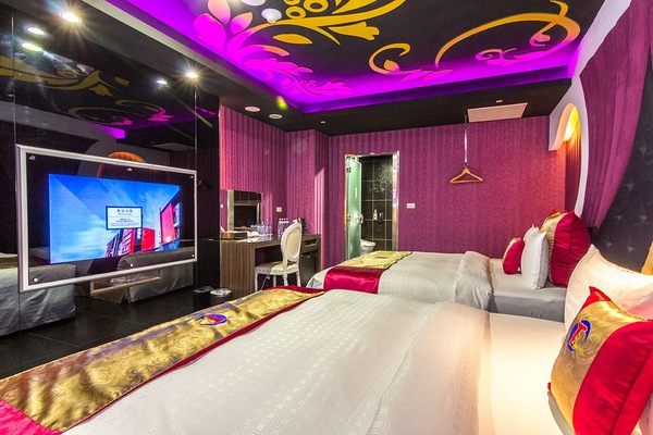 Comfort Quadruple Room, 2 Double Beds | Minibar, desk, blackout drapes, rollaway beds (surcharge)