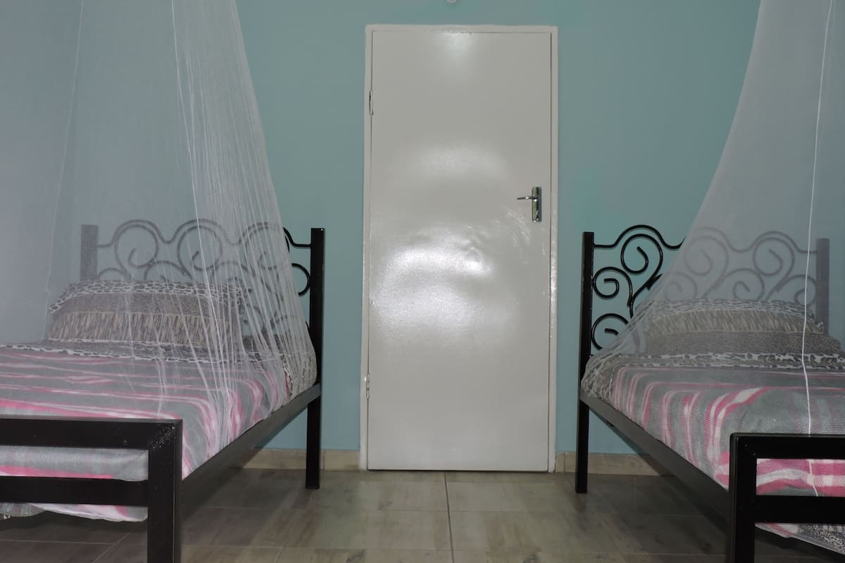 Habitación estándar con 2 camas individuales | Wifi gratis