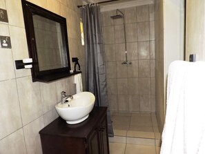 Deluxe suite | Badkamer | Gratis toiletartikelen, handdoeken