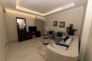 Deluxe Apartment, 1 Bedroom, City View, Executive Level | Living area - Burj Al Hayah Tower - Al Malaz (Riyadh)