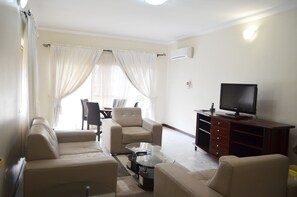 Deluxe Apartment, 1 Bedroom | Living room | Flat-screen TV, fireplace - Peniel Apartment (Abuja)