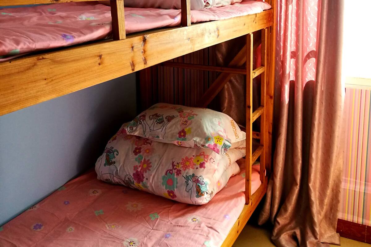 Gemeinsamer Standard-Schlafsaal | Verdunkelungsvorhänge, kostenloses WLAN