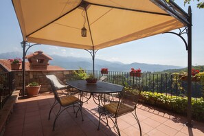 Apartamento familiar, 2 habitaciones, terraza, vistas al valle | Terraza o patio