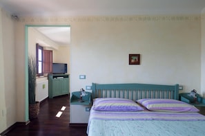 Minibar, wifi gratis, ropa de cama