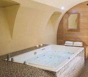 Indoor spa tub