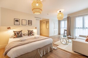 Premium bedding, in-room safe, individually decorated