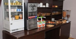Café da manhã com buffet diário (EUR 7.00 por pessoa) 