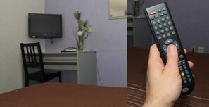 Desk, free WiFi, bed sheets - Hotel Motelia (Moissy-Cramayel)