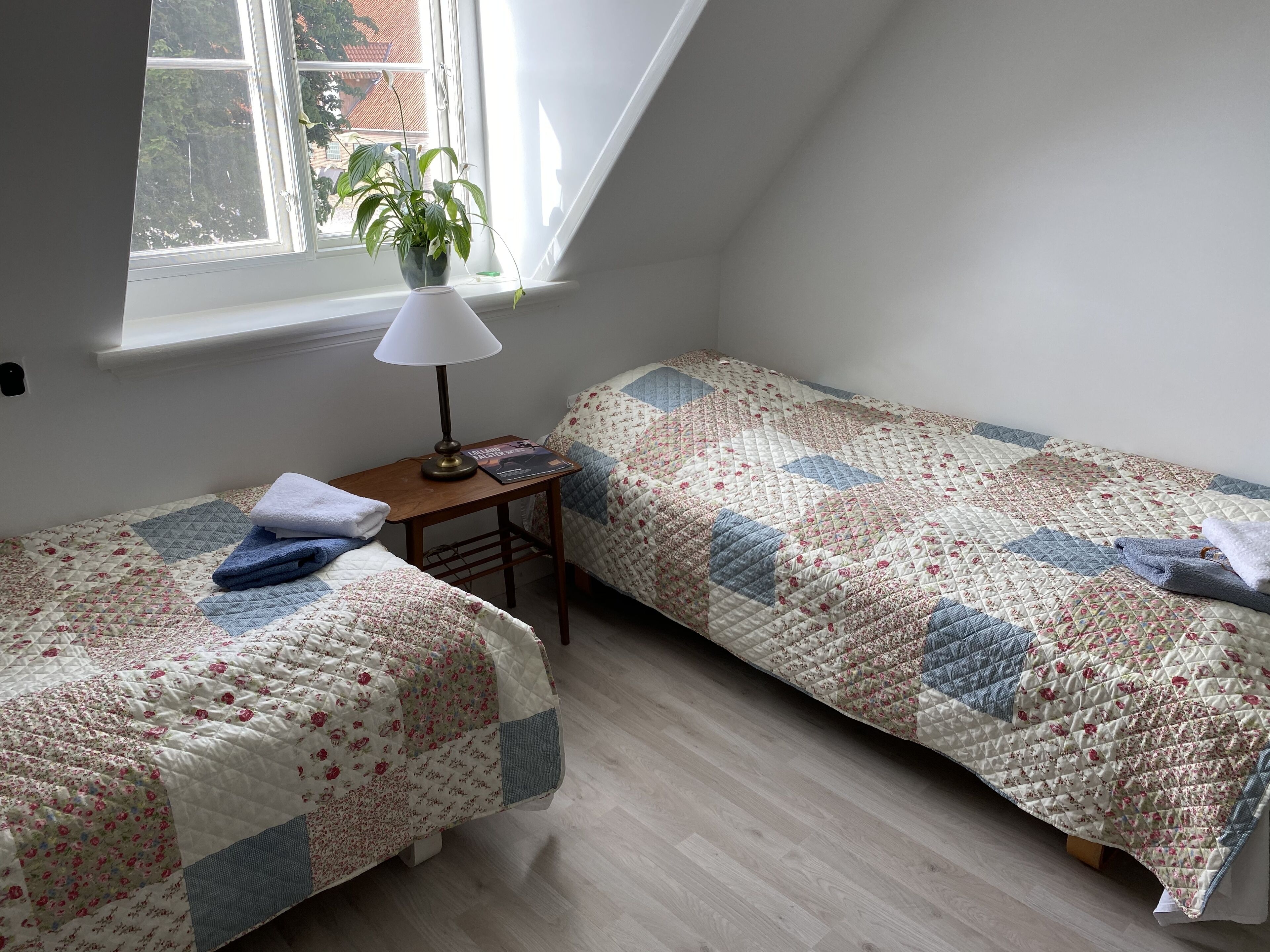 Habitación triple | Ropa de cama hipoalergénica, wifi gratis, ropa de cama