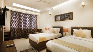 1 bedroom, Egyptian cotton sheets, premium bedding, down duvets