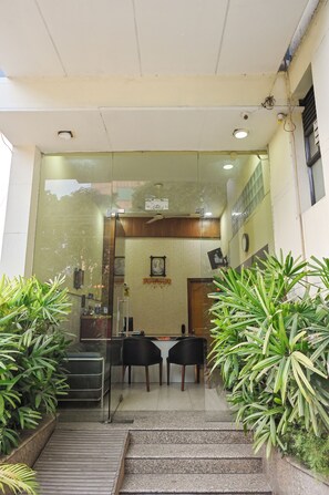 Pintu masuk properti